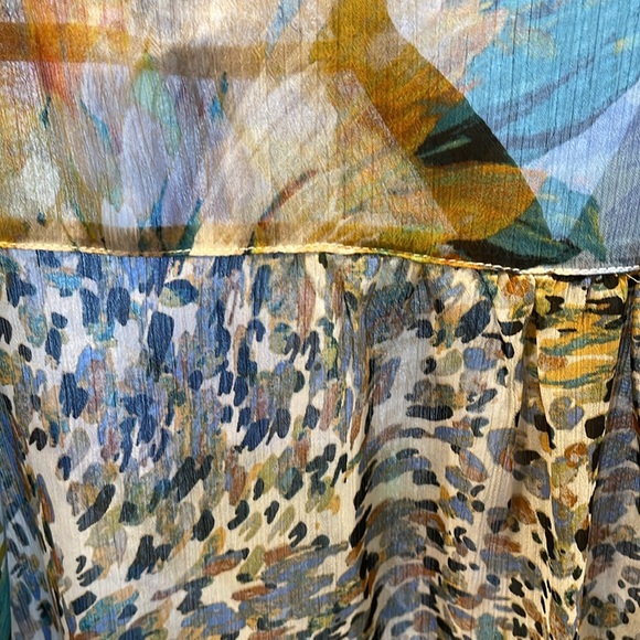 Fig and Flower Floral button down blouse - Picture 3 of 8